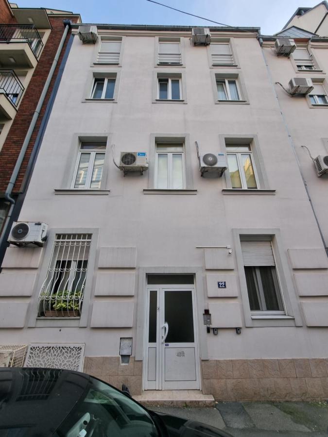 Elegant Yellow Submarine Apartment Belgrade Luaran gambar